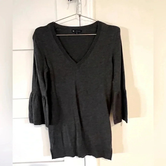 GAP Gray Bell Sleeve Cashmere 3/4 Sleeve V Neck Sweater Size Small NWOT - Picture 1 of 5